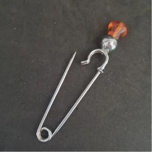 Kilt pin brooch